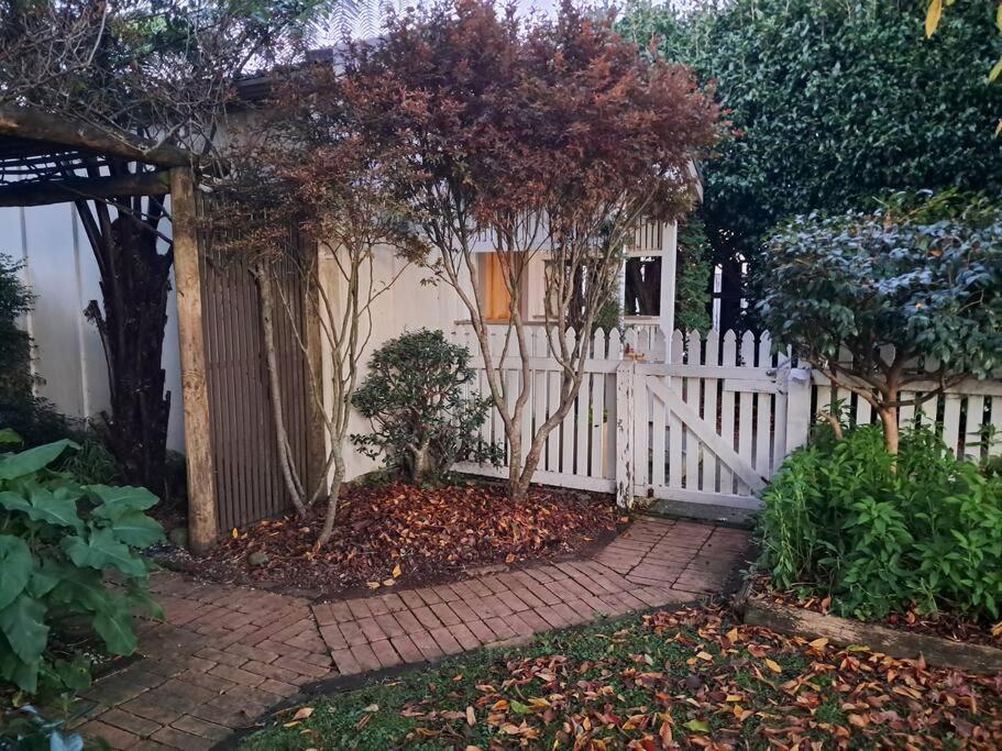 Secret Cottage Waitara Ngoại thất bức ảnh